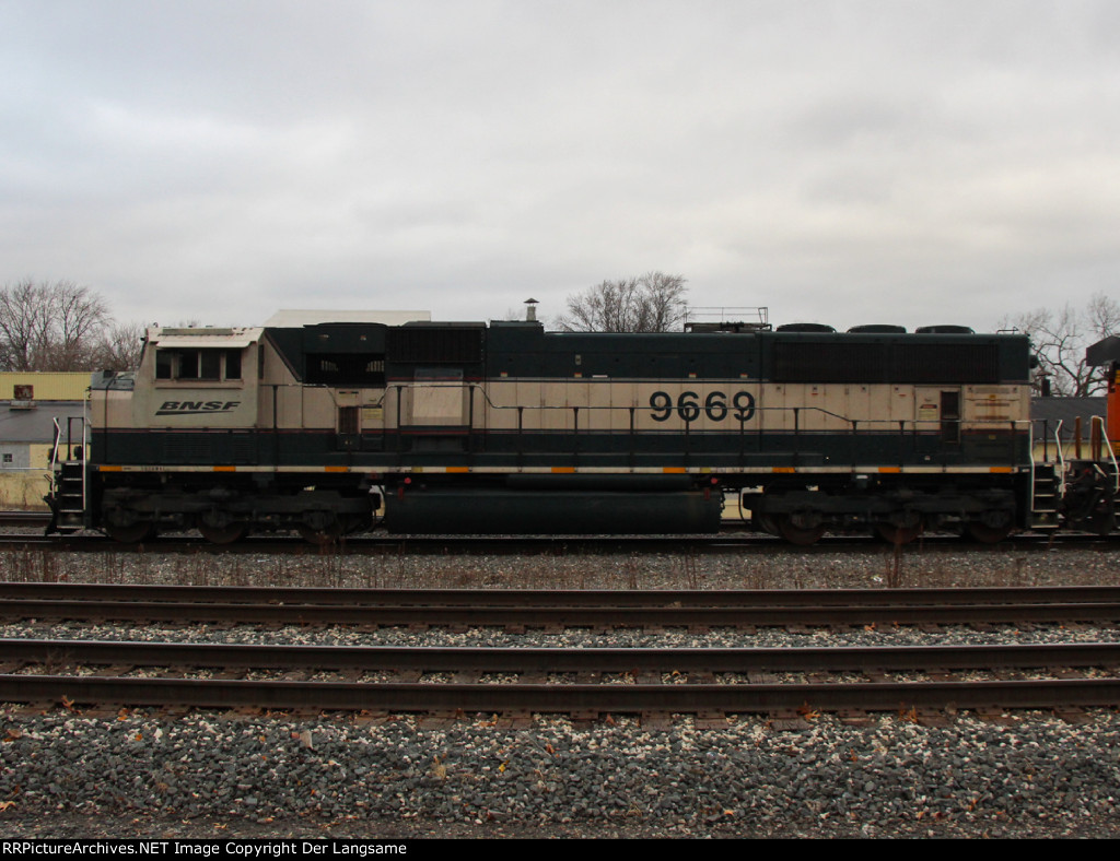 BNSF 9669